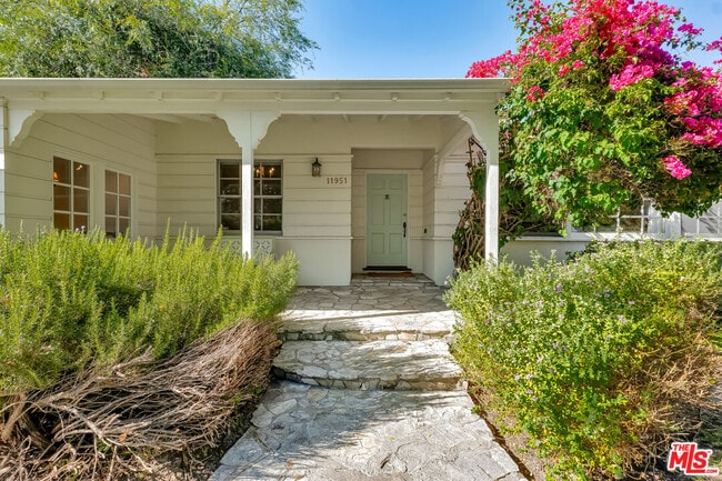 Photo - 11951 Landale St