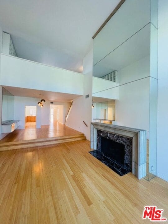 Building Photo - 4338 Redwood Ave Unit B313