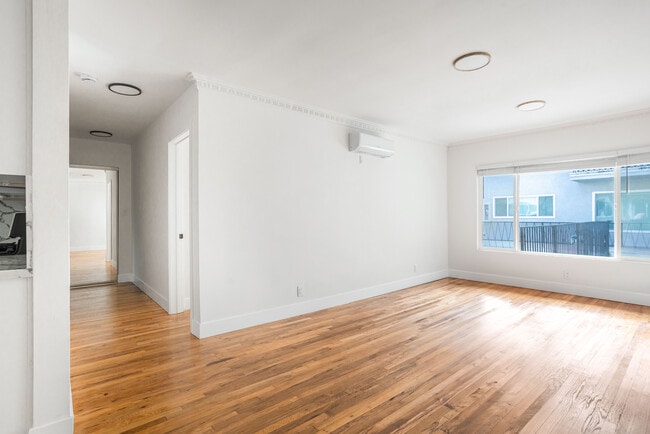 Photo - 1211 Detroit N St Unit 4