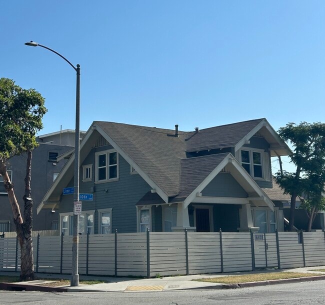 Lower unit available for rental! - 642 E 10th St Unit A