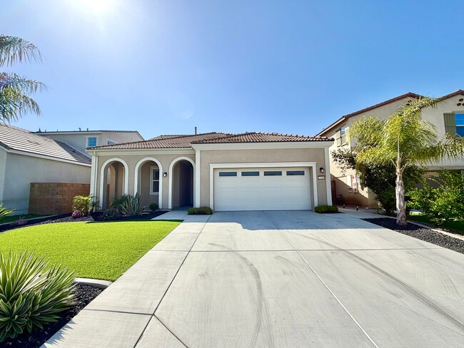 Photo - Spacious Heritage Lake Home with Solar & Main-Level Primary Suite