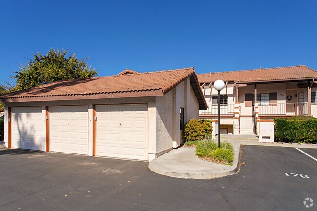 Building Photo - Beautiful 2 bed 2 bath in Carlsbad! Rental
