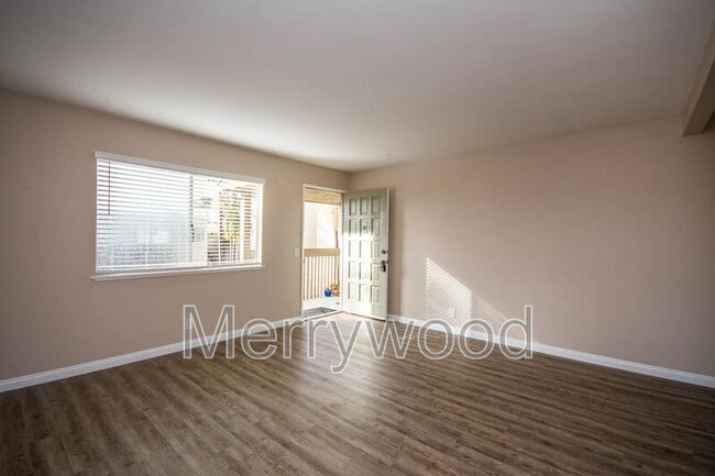 Building Photo - 2585 Jefferson St Unit #30