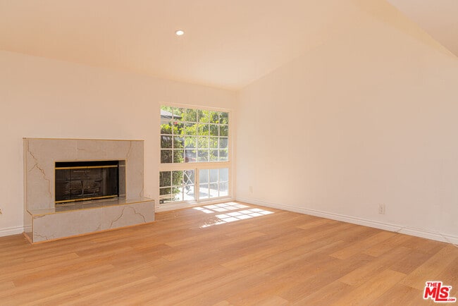 Photo - 24316 Burbank Blvd