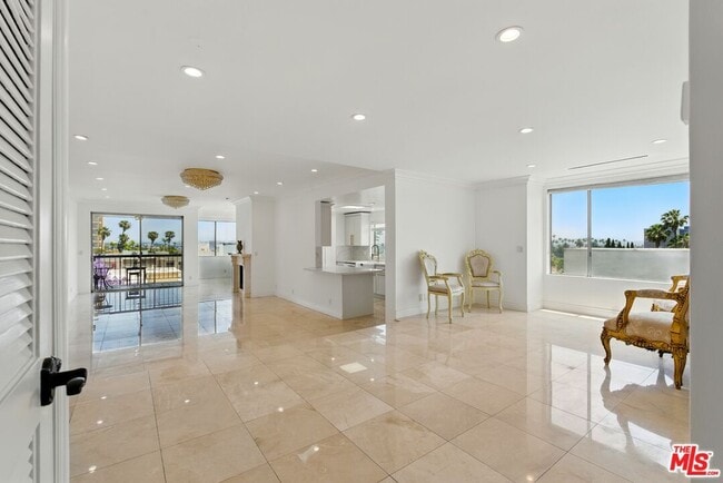 Photo - 321 N Oakhurst Dr Condo