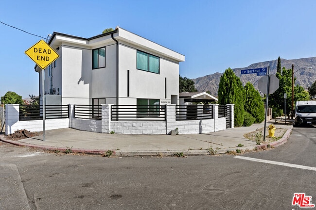 Building Photo - 10943 Christine Way Rental