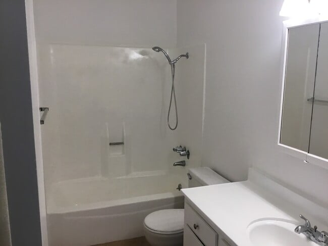 2nd Floor Bathroom - 4727 W 147th St Unit 252