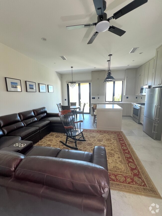 Building Photo - 18336-38-18338 Via Ambiente Rental