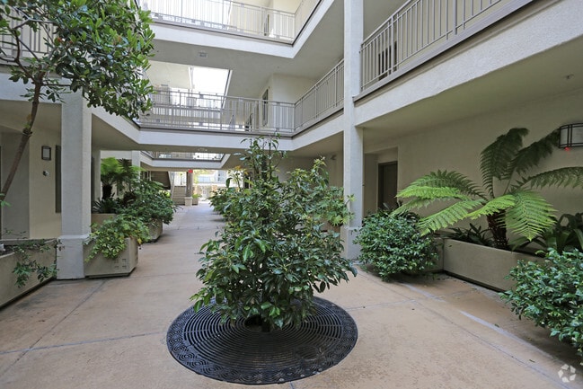 Photo - Mission Hills Apartments