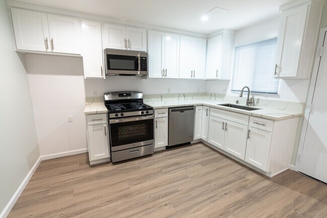 Photo - 5235 Kester Ave