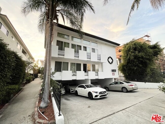 Building Photo - 1037 S Shenandoah St Unit 7