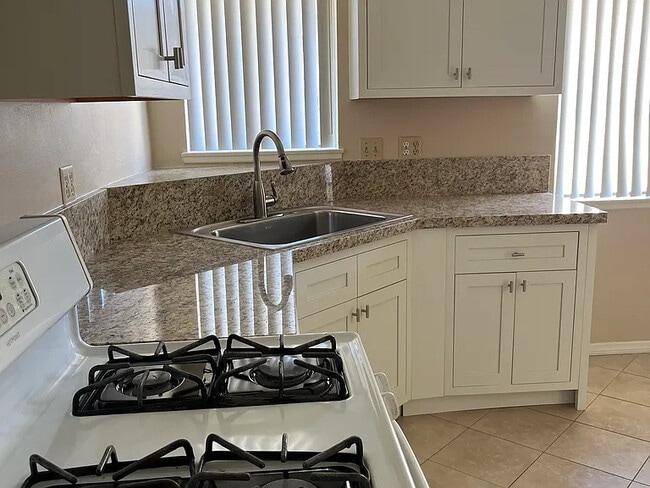 Building Photo - 1658 W Cindy Ln