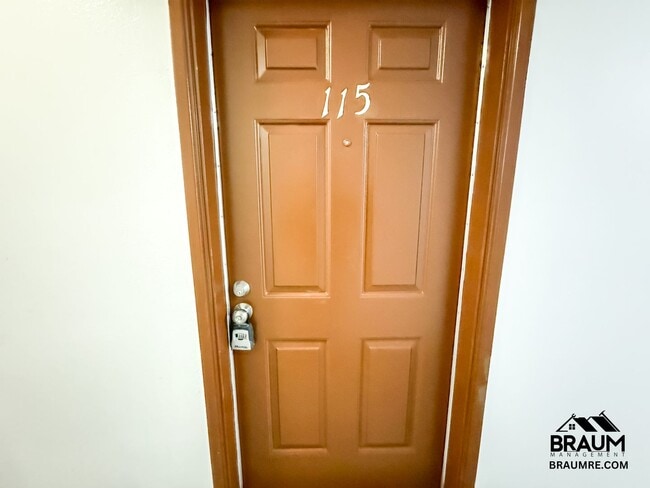 Building Photo - 11459 Collins St