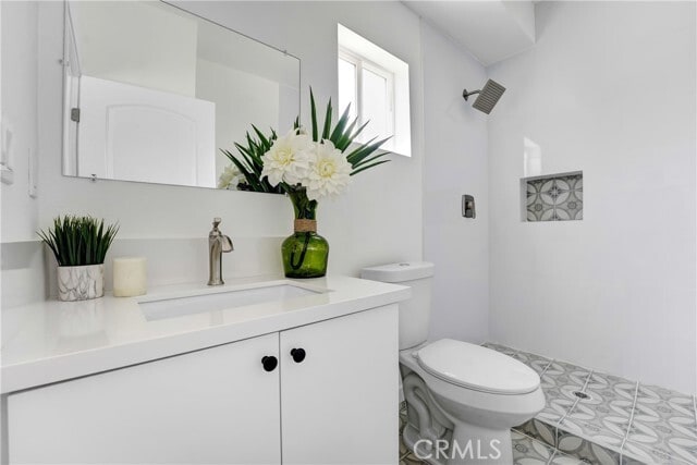 Photo - 11958 Vanowen St