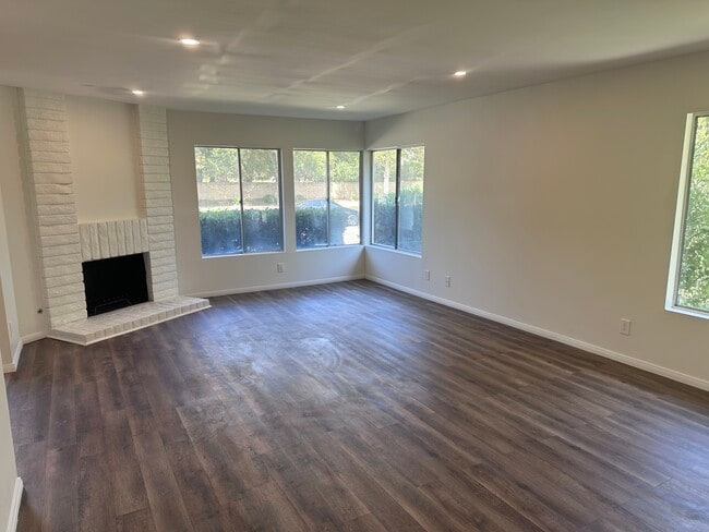 Photo - 2106 Crespi Ln