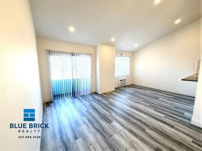 Photo - 6738 Independence Ave Unit 202