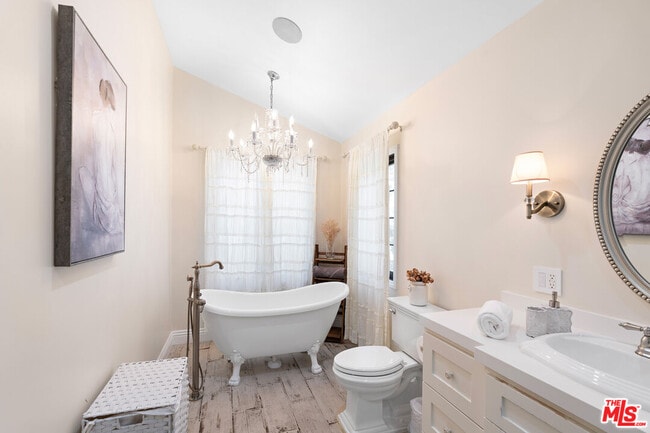 Photo - 1110 N Beverly Glen Blvd