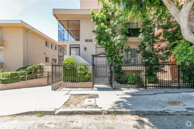 Building Photo - 1835 Alexandria Ave Unit 2 Rental