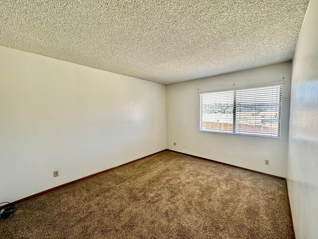 Photo - Spacious Upstairs 2 bedroom in Allied Gardens!