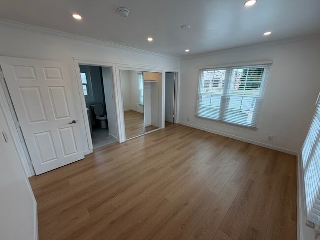 Master Bedroom #1 (Upstairs) - 1754 N Alexandria Ave Unit 1/2