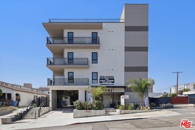 Photo - 1041 N Cummings St Condo Unit 301