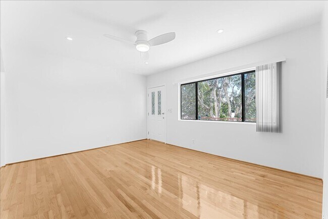 Photo - 1739 Washington Way Unit 04