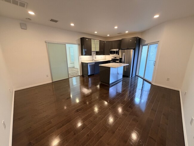 Photo - 1119 Poinsettia Dr