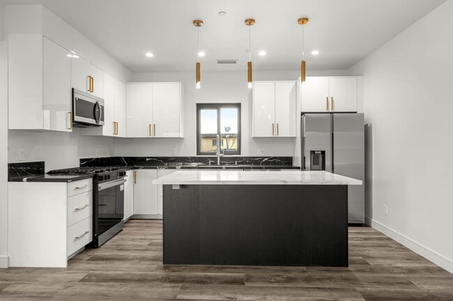 Photo - 1920 S Sherbourne Dr Unit 1922