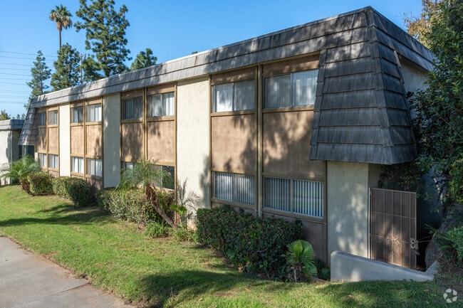 Granada Pueblo Apartments - Granada Pueblo Apartments