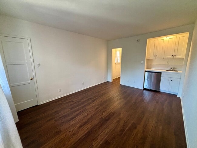 Photo - Sunset Drive, 4363-4377 Unit 4371