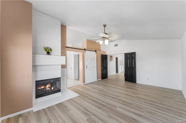 Photo - 39566 Dunbar St