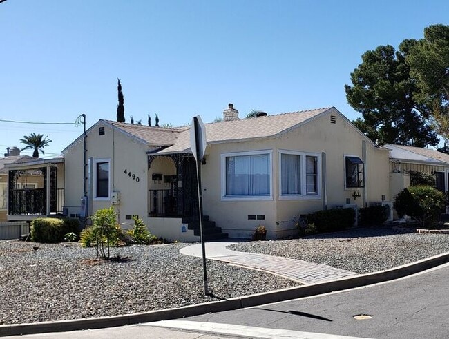 Building Photo - Studio Cottage w/ large storage shed!