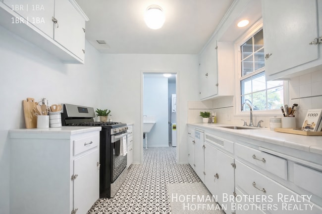 Photo - 1232 Ridgeley Dr Unit 1/2