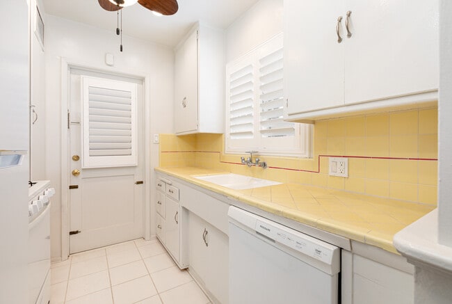 Convenient back door 2nd staircase exit - 1317 19th St Unit C
