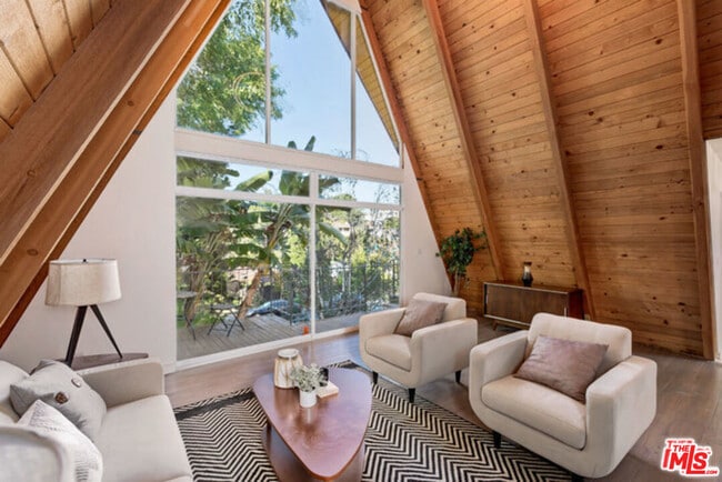 Building Photo - 3237 Kelton Ave