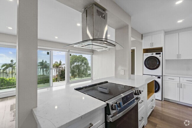 Building Photo - Ocean Edge @ Laguna Beach Rental