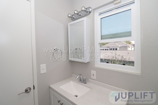 Photo - 2 bed 2 bath Remodeled Duplex Unit Louisiana St (3625) (Upstairs)