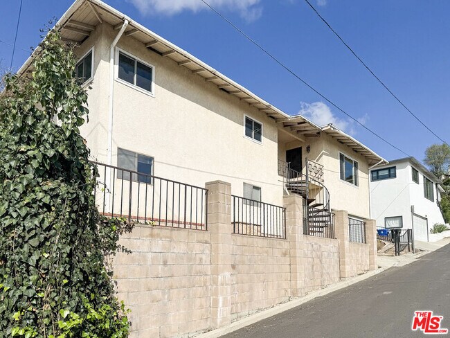 Photo - 2003 Barnett Rd