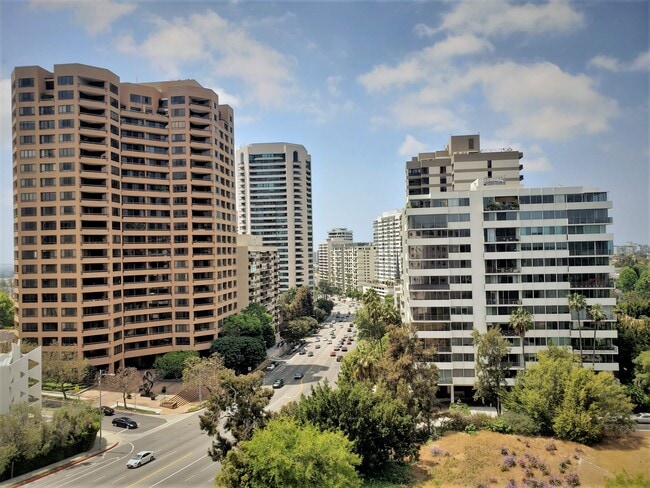 Photo - 10401 Wilshire - PENTHOUSES AVAILABLE