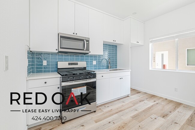 Building Photo - 11956 1/2 Vanowen St Unit 11956.5