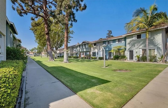 Photo - 19860 Claremont Ln