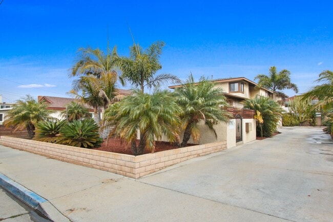 Building Photo - 16842 Hoskins Lane Unit 16842 Hoskins Ln. C