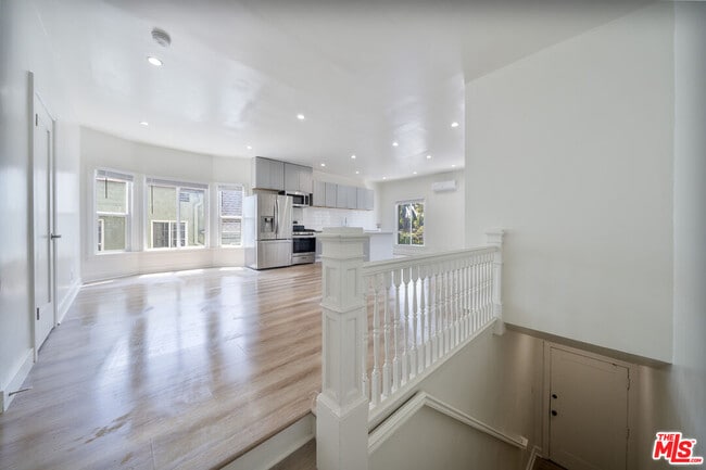 Photo - 132 S Kenmore Ave