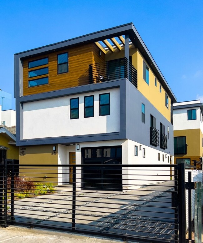 Building Photo - 638 N Serrano Ave Unit #638 1/2