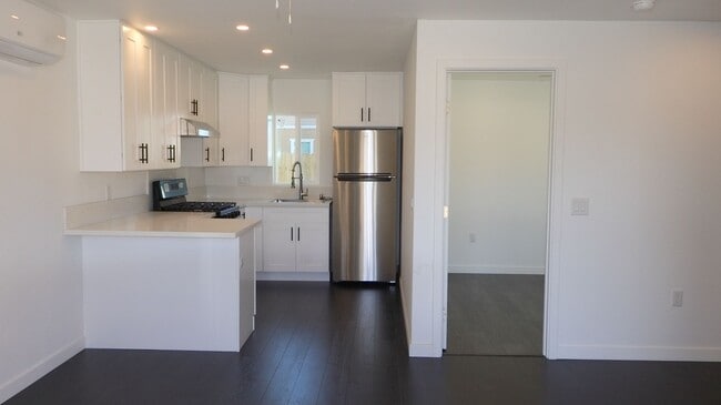 Building Photo - ALL UTILITIES INCLUDED – Private 1BR w/ Parking & Patio – Prime Location And add: