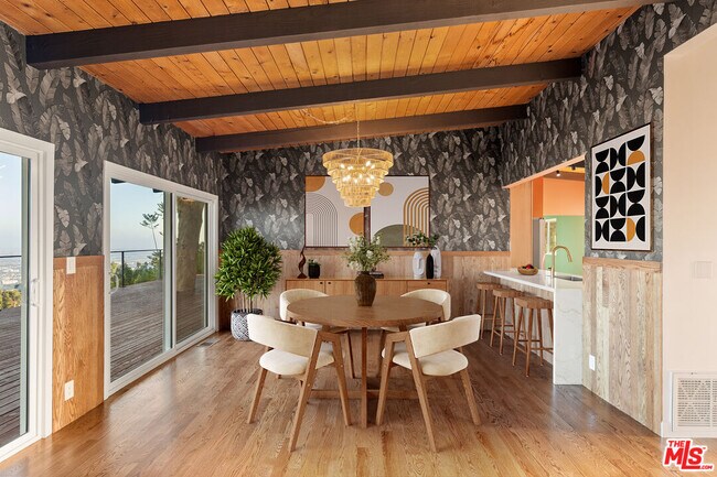 Photo - 2065 Kew Dr