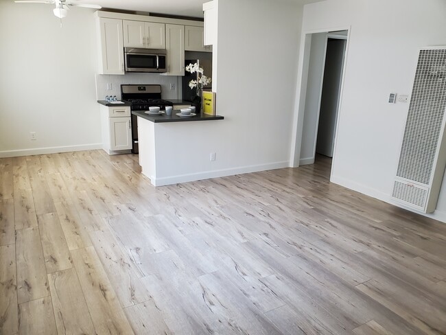 Photo - 2500 Mathews