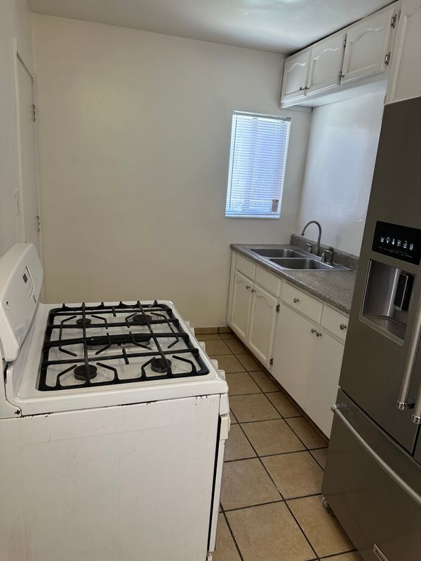 Building Photo - 934 1/2 West 71st Street