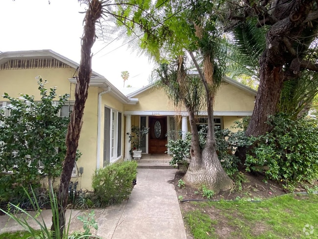 Building Photo - 2306 Beachwood Dr Rental