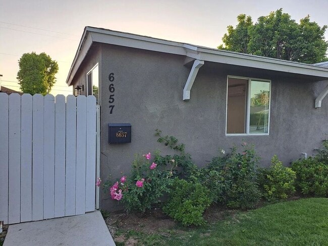 Photo - 6657 Zelzah Ave